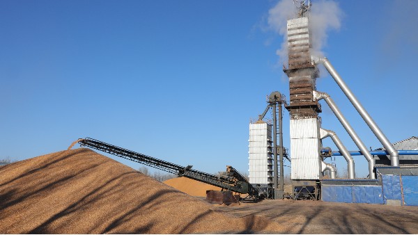 烘糧噸成本降至28元！300噸烘干塔用上秸稈直燃熱風爐，相比燃煤一天節(jié)省一萬六！