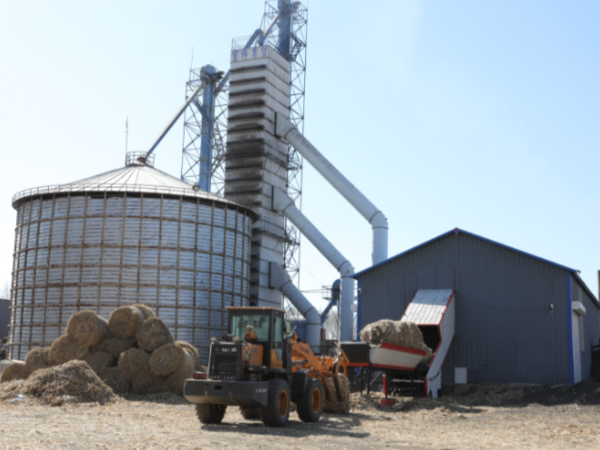煤價上漲，糧食烘干用上生物質(zhì)秸稈大包直燃熱風(fēng)爐，一年省下30萬